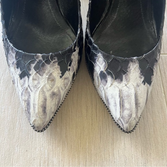 The Kooples Jiji Python Zipper Pointed Toe Heel
White/Black Size 7 - Picture 2 of 9